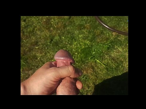 ❤️ A boazona fica com a rata rosa fodida e ejacula com um esguicho num jardim de Verão Porno vídeo em porno pt.pornoxlxx.ru ❌❤