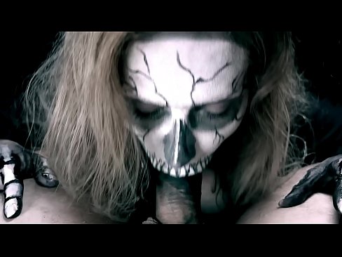 ❤️ Rapariga demoníaca a chupar pilas com a sua boca negra e a engolir esperma. Porno vídeo em porno pt.pornoxlxx.ru ❌❤