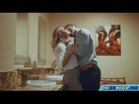 ❤️ Quando uma loira peituda o seduz numa casa de banho pública Porno vídeo em porno pt.pornoxlxx.ru ❌❤